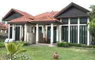 Exterior 3 Sunset Seaview Beach Villas & Spa Suites @ Karambunai