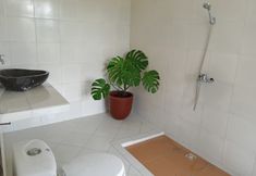 객실 내 욕실 5 Rosella 4-Person Family Cottage & Pool