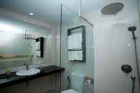 ห้องน้ำภายในห้อง Kahyangan Resort Bengkayang