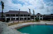 Hồ bơi 3 Kahyangan Resort Bengkayang