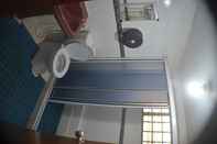 Toilet Kamar City Room w/ 2 Beds @ Town 9