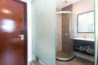 Toilet Kamar Sunrise Golden Hotel