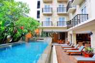 Swimming Pool Saris Hotel Kuta