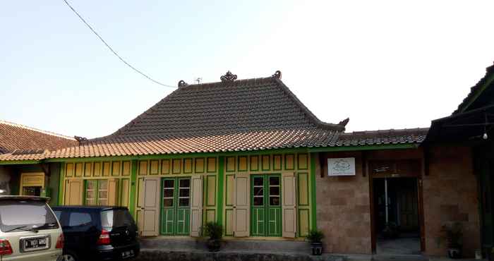 Exterior Pendopo Kayuwanan Homestay Syariah