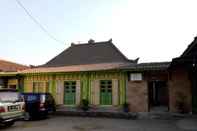 Exterior Pendopo Kayuwanan Homestay Syariah