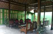 Sảnh chờ 4 Pendopo Kayuwanan Homestay Syariah