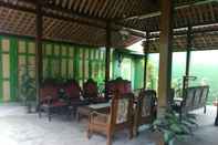 Lobby Pendopo Kayuwanan Homestay Syariah