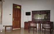 Bedroom 6 Puri Eling Homestay & Villa by Desa Wisata Blimbingsari