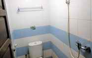 Toilet Kamar 4 Rindang Homestay