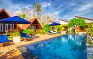 Hồ bơi 3 Gayatri Bungalows Nusa Penida