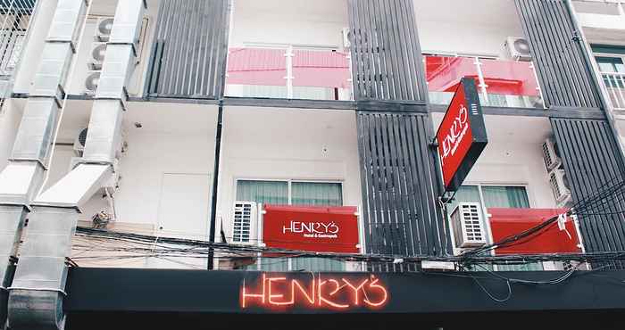 ภายนอกอาคาร Henry's Hotel & Gastropub