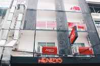 Luar Bangunan Henry's Hotel & Gastropub