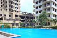 Kolam Renang RoomXpress - Cypress Towers