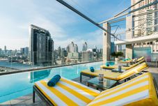 Kolam Renang Akara Bangkok