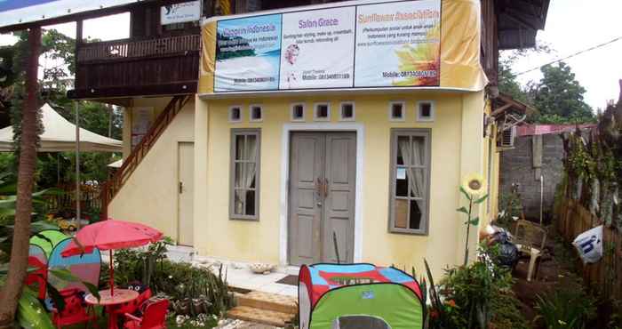 Lobby Bunga Matahari Guest House