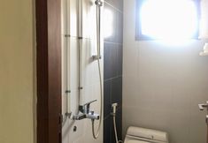 In-room Bathroom 3 Clean Room at Ndalem Batik Guest House