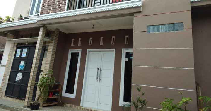 Exterior Full House at Kenzo Homestay Syariah