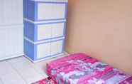 ห้องนอน 6 Simple Room at Kost Rorojonggrang