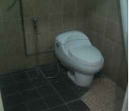 Toilet Kamar 4 Economy Room at Cihampelas close to Ciwalk (CKR)