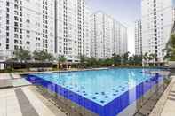 Hồ bơi 2 Bedroom Deluxe At Apartemen Kalibata City By Luxury Property