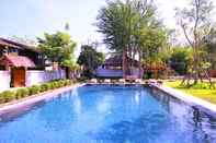 Kolam Renang Mild Pool Villa