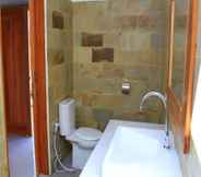 In-room Bathroom 6 Rumah Amel Homestay