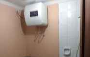 Toilet Kamar 5 Kondominium Carita Beach