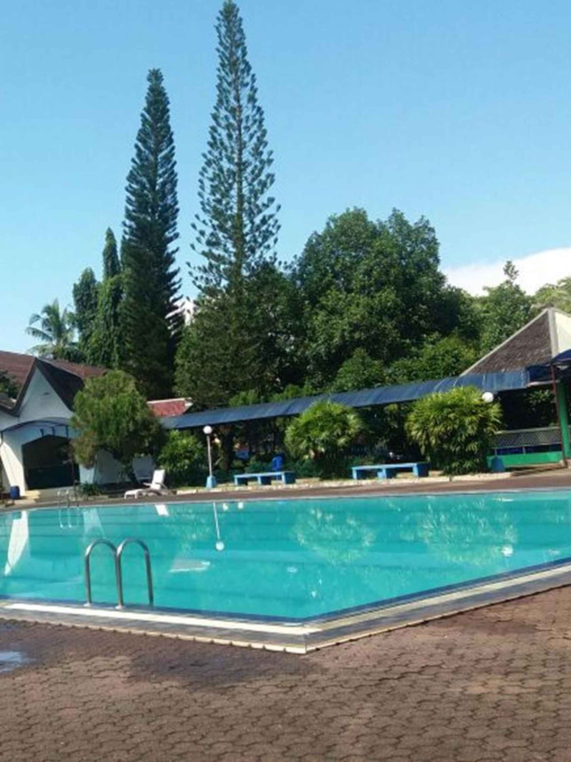 Swimming Pool Wira Carita Hotel & Restaurant