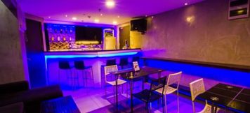 บาร์ คาเฟ่ และเลานจ์ 4 Jade Hotel and Suites