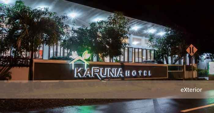 ภายนอกอาคาร Karunia Hotel