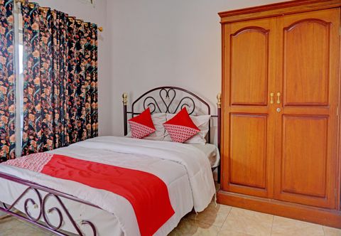 Bedroom Capital O 92187 Hotel Sekar Sunja