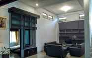 Lobby 5 OYO 3501 Wisma Ghemilang