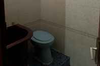 Toilet Kamar Hotel Atami Pariaman