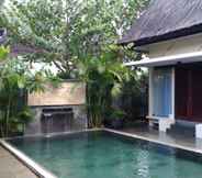 Kolam Renang 5 Sibentang Private Villa