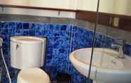 Phòng tắm bên trong 6 Revayah Mini House