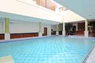 Swimming Pool Sky Inn Syariah Persatuan 13 Jakarta