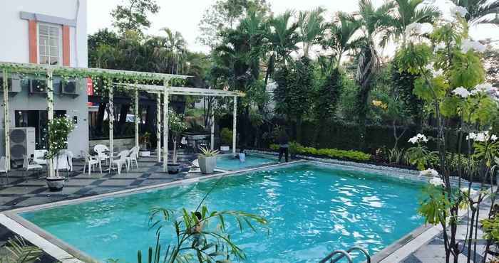 Kolam Renang Country Heritage Hotel