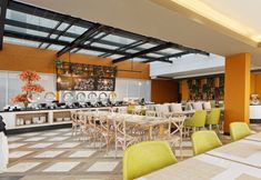Restaurant 5 MaxOneHotels.com @ Platinum Hayam Wuruk Jakarta