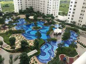 Kolam Renang LUXURY ROOM at EDUCITY APARTMENT by Mitsukoka