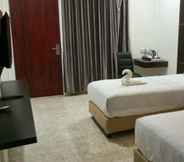 Bedroom 2 Sindoro Hotel Cilacap by Conary