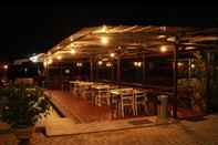 Quầy bar, cafe và phòng lounge Danau Poso Resort