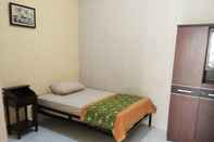 Kamar Tidur Low-Cost Room at Kenanga Homestay Jogja