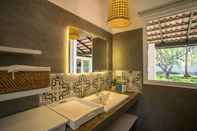Phòng tắm bên trong Cashew Cashew Villa