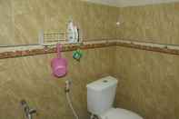 In-room Bathroom Gede Setiabudhi Homestay by Desa Wisata Blimbingsari