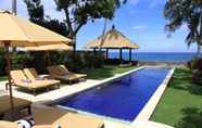 Kolam Renang 7 The Beach Front Villas - North Bali