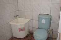 Toilet Kamar Nyoman Mei Rejeki Homestay by Desa Wisata Blimbingsari