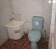 In-room Bathroom 7 Nyoman Mei Rejeki Homestay by Desa Wisata Blimbingsari