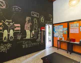 Lobi 2 Cocoa Mews Cafe & Homestay