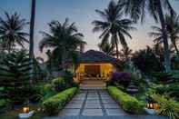 Lobi The Beach Village Resort