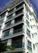 EXTERIOR_BUILDING High Style Condominium